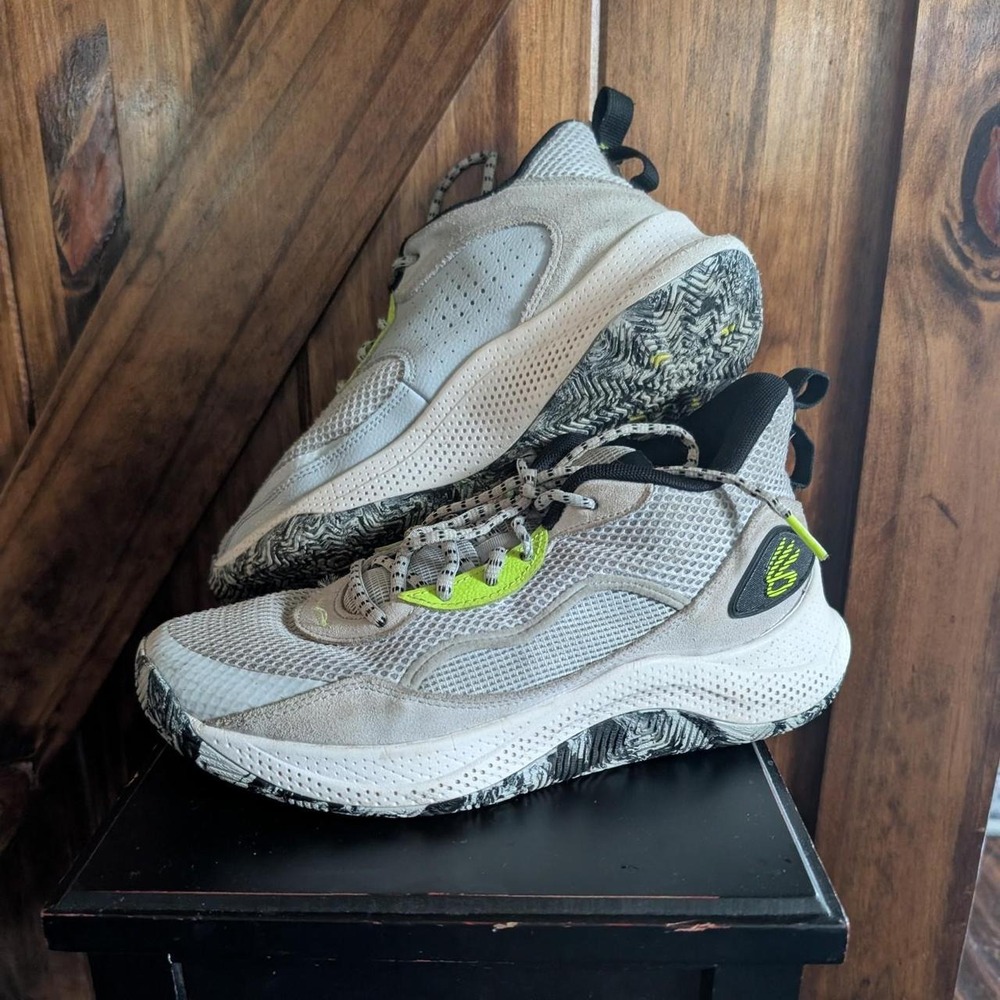 Under Armour Curry Sneakers Sz. 8.5 Men's